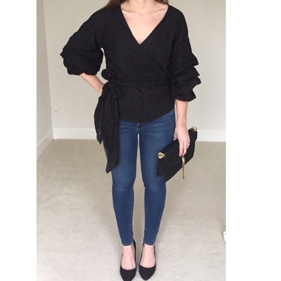 Tops - 💖Eyelet Wrap Black Top S-M-L💖